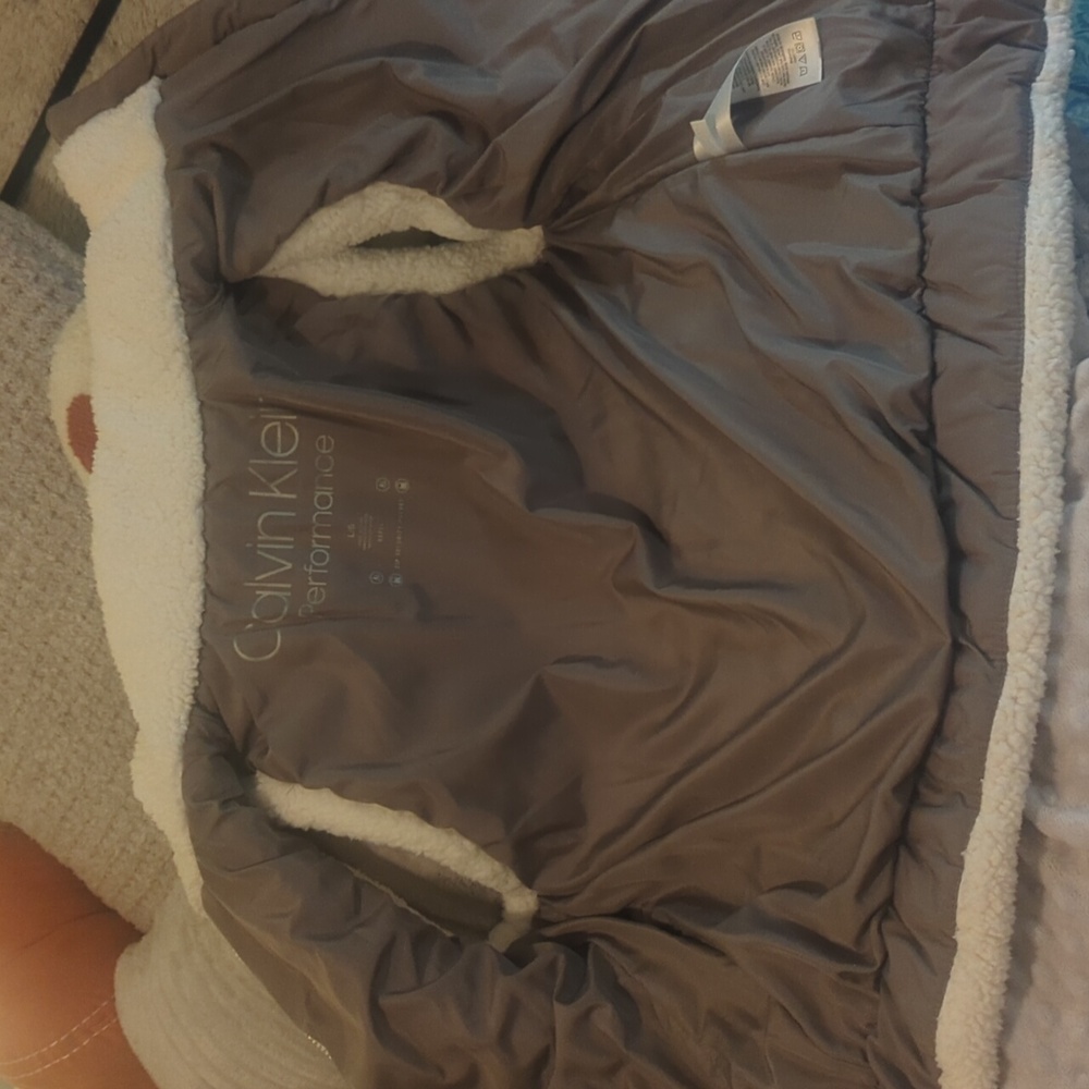 Brand new Calvin Cline Puffer Vest - Picture 10 of 11